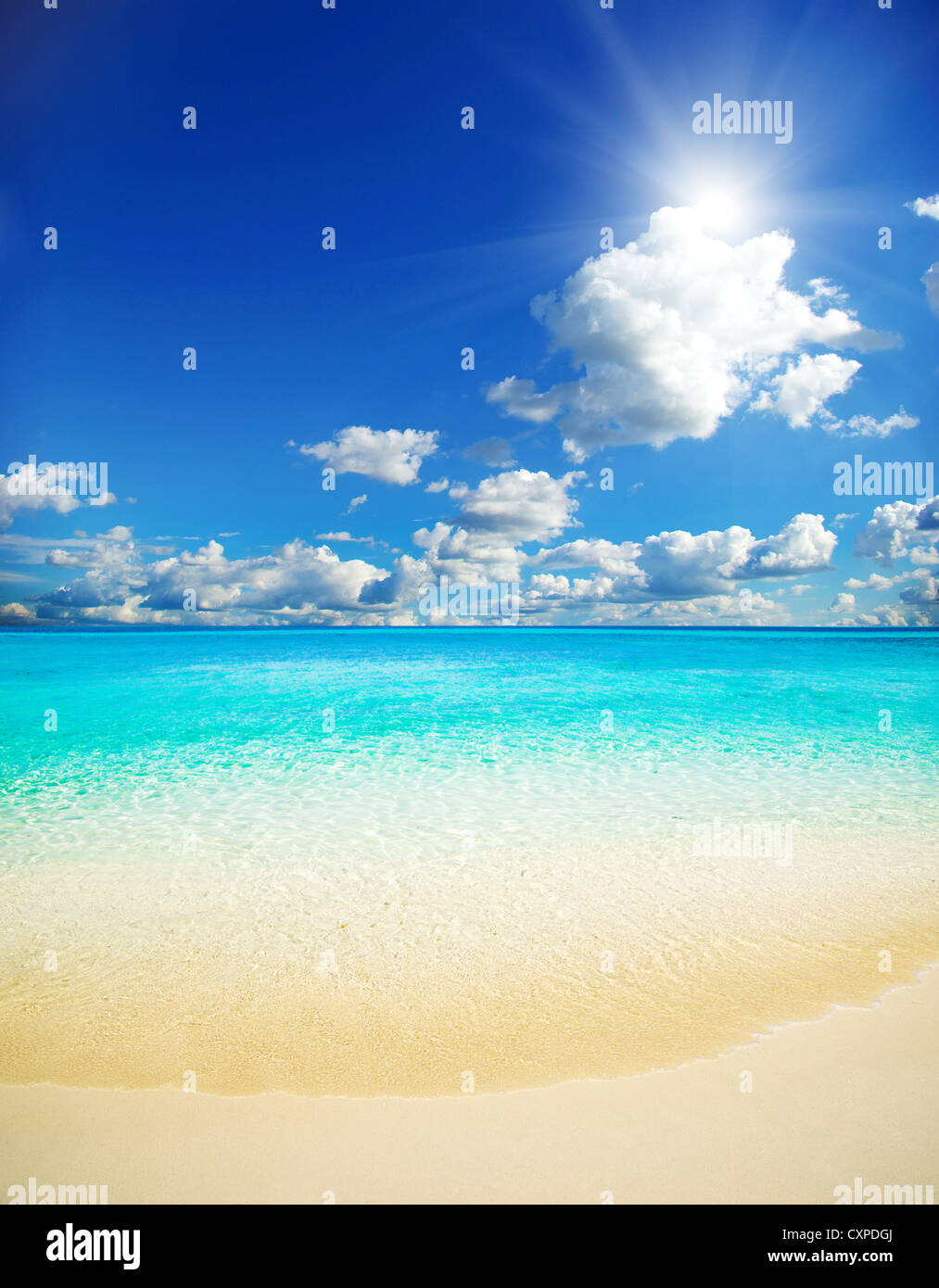 Beautiful tropical beach sunlight hi-res stock photography and images ...