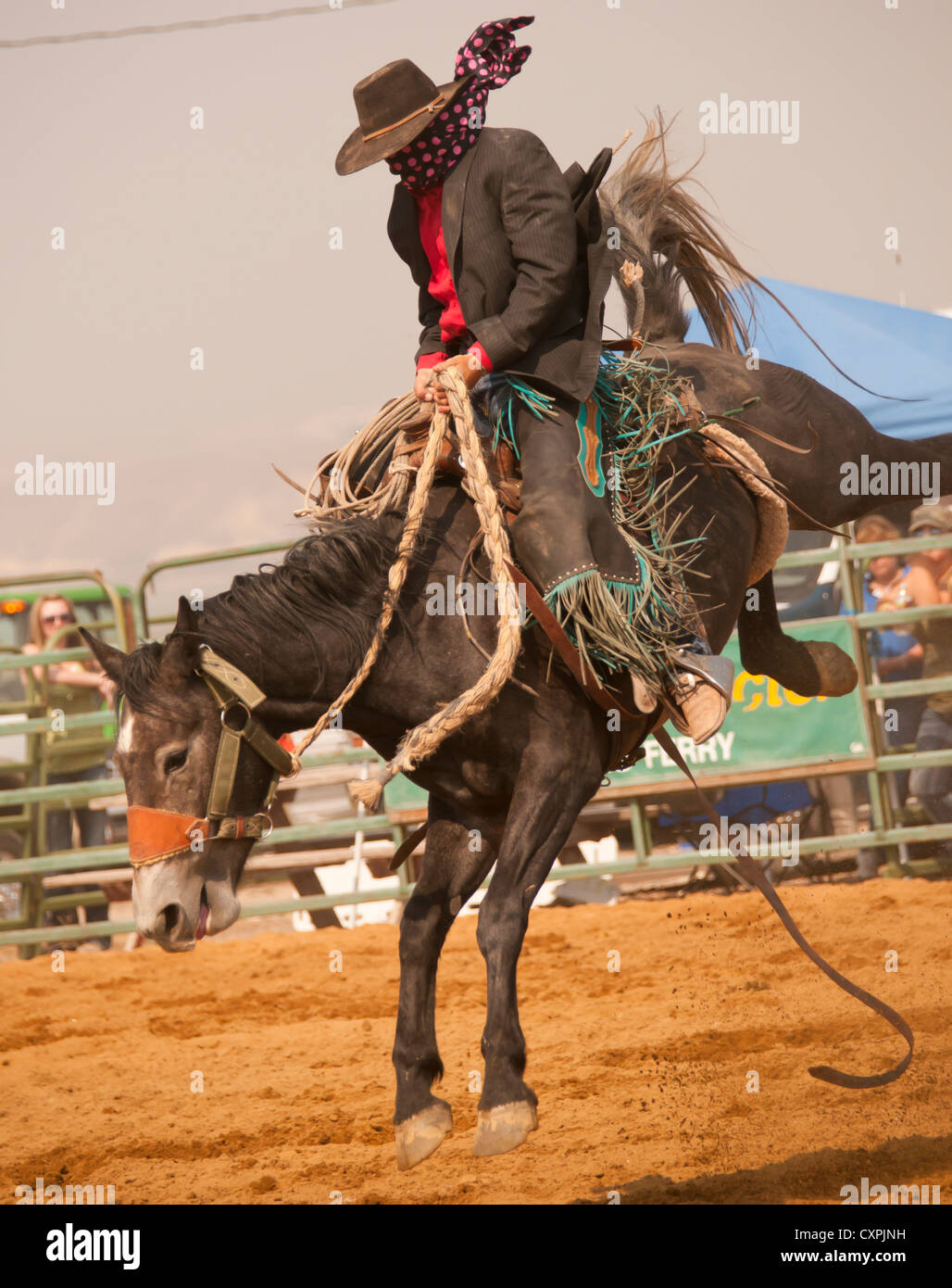 Cowboy bambini vestiti in costumi occidentali al Rodeo, Bruneau, Idaho,  Stati Uniti d'America Foto stock - Alamy