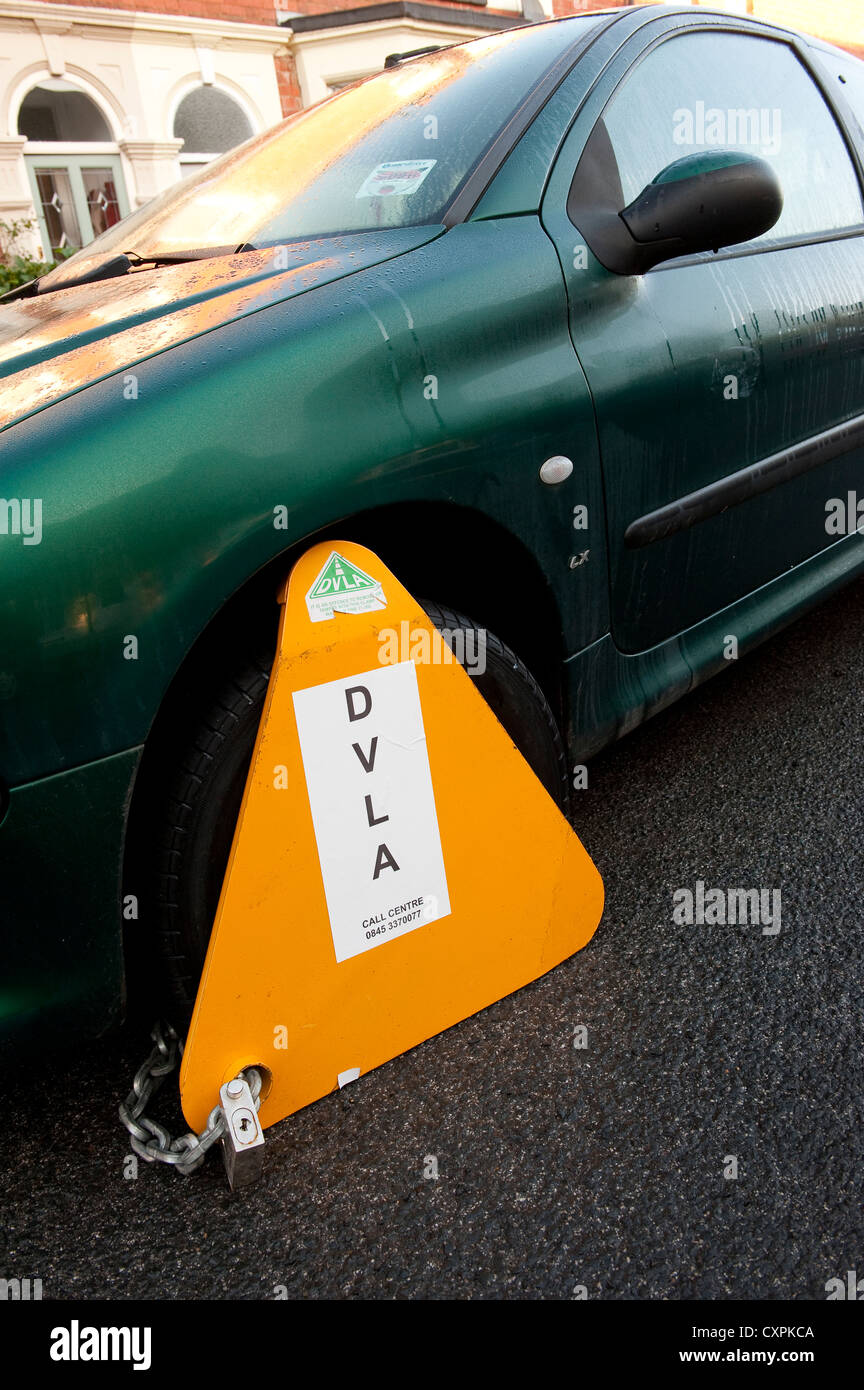 Dvla wheel clamp hires stock photography and images Alamy