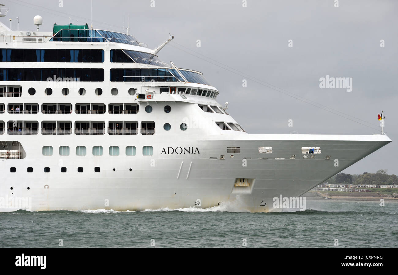 P&O Cruise Ship leaves Southampton Stock Photo