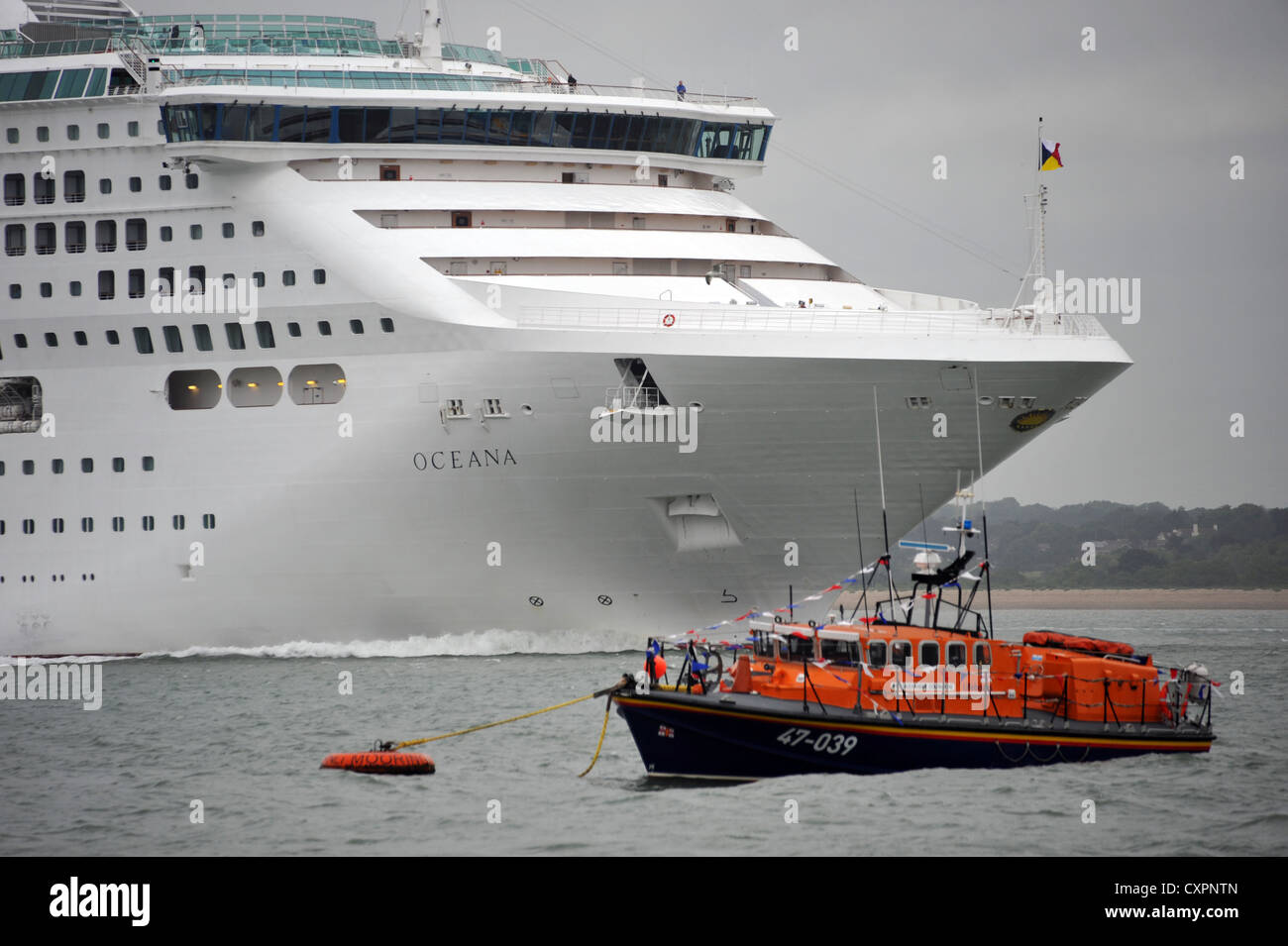 P&O Cruise  Ship Oceana leaving Southampton England Stock Photo