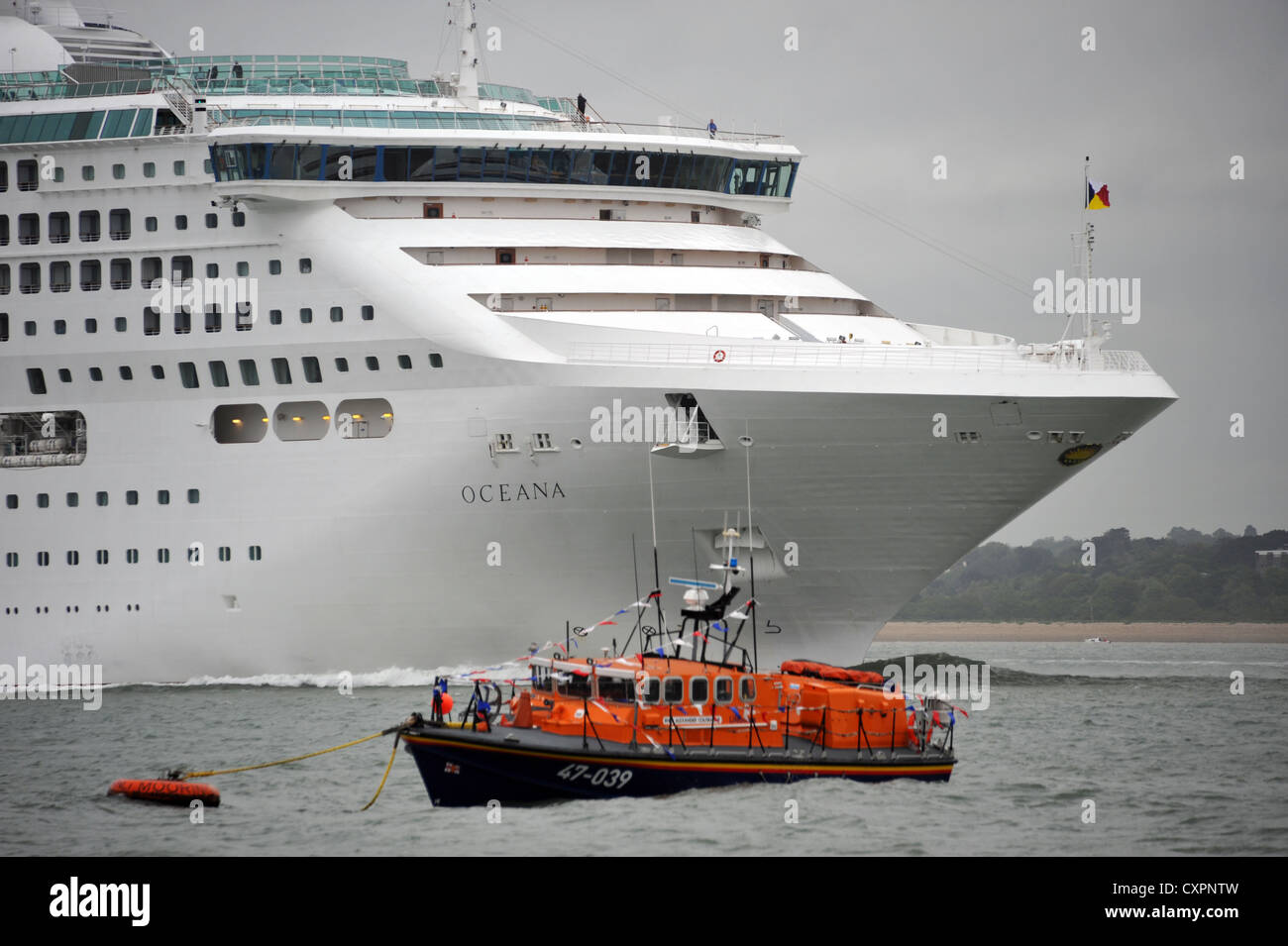 P&O Cruise  Ship Oceana leaving Southampton England Stock Photo