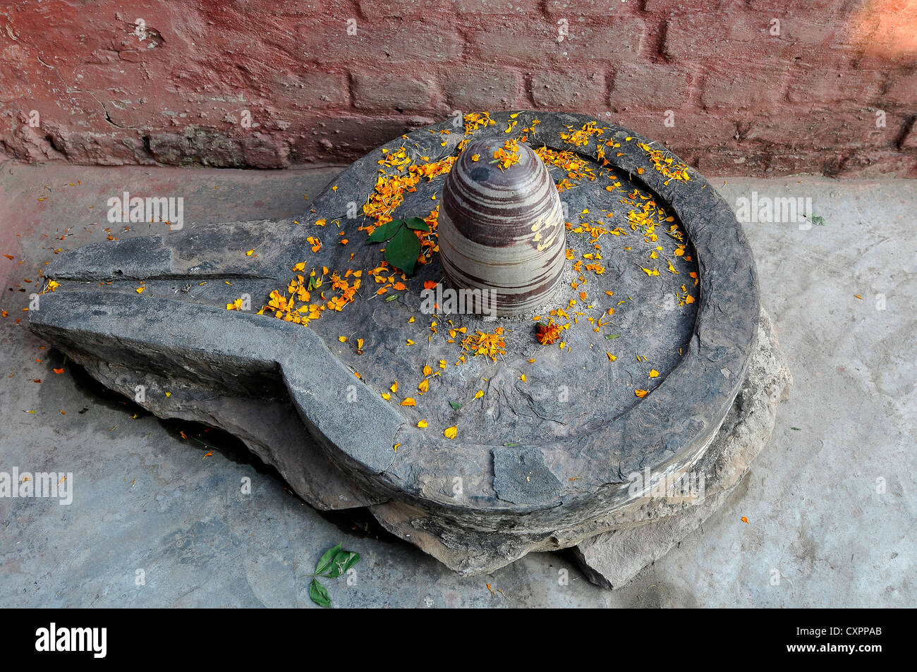 Asia  India Uttar Pradesh Varanasi Two sacred Hindu symbols Yoni and Lingam Stock Photo