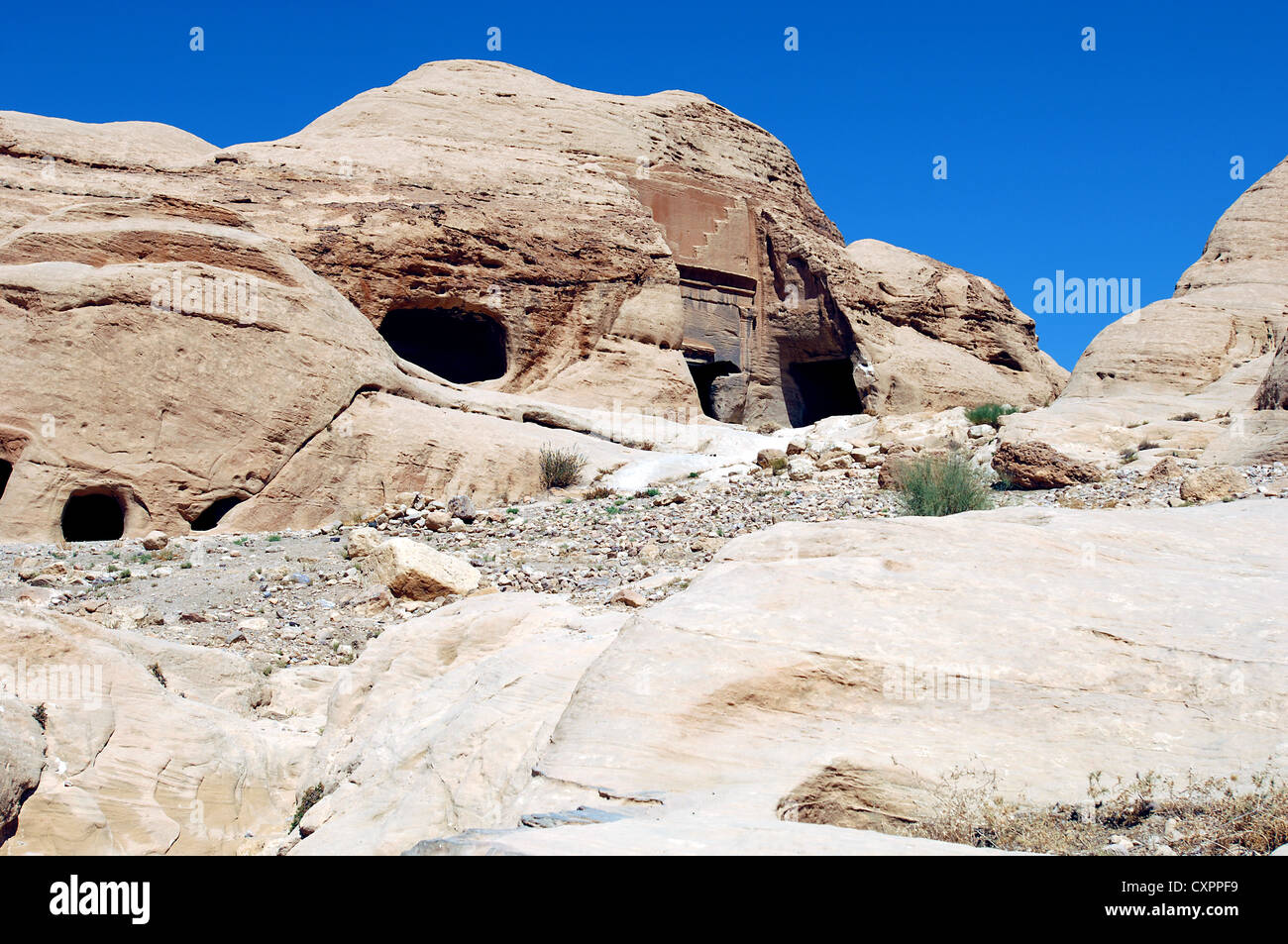 Petra tombs hi-res stock photography and images - Alamy