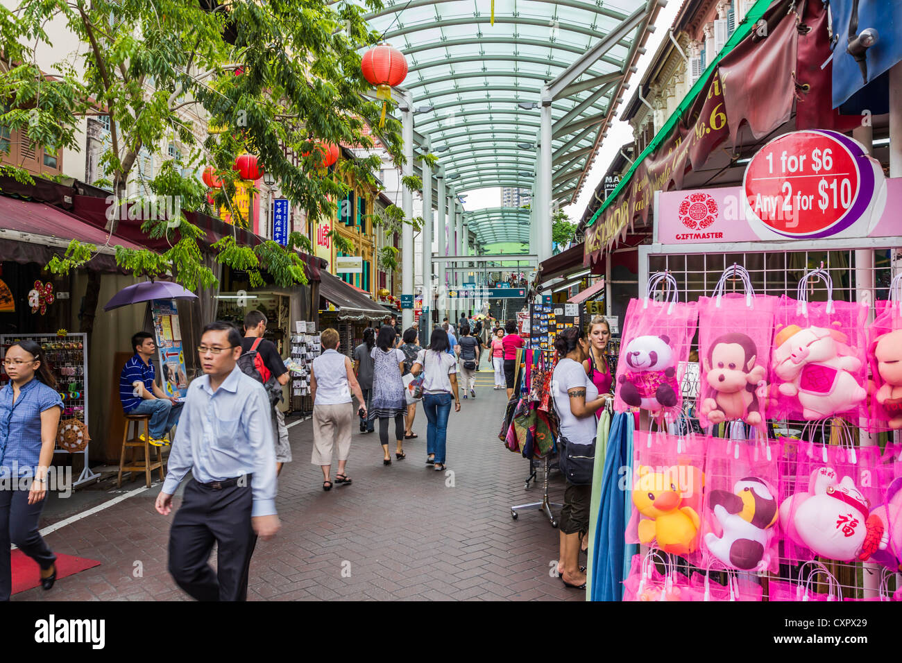 Shoppers in Chinatown, Singapore Stock Photo
