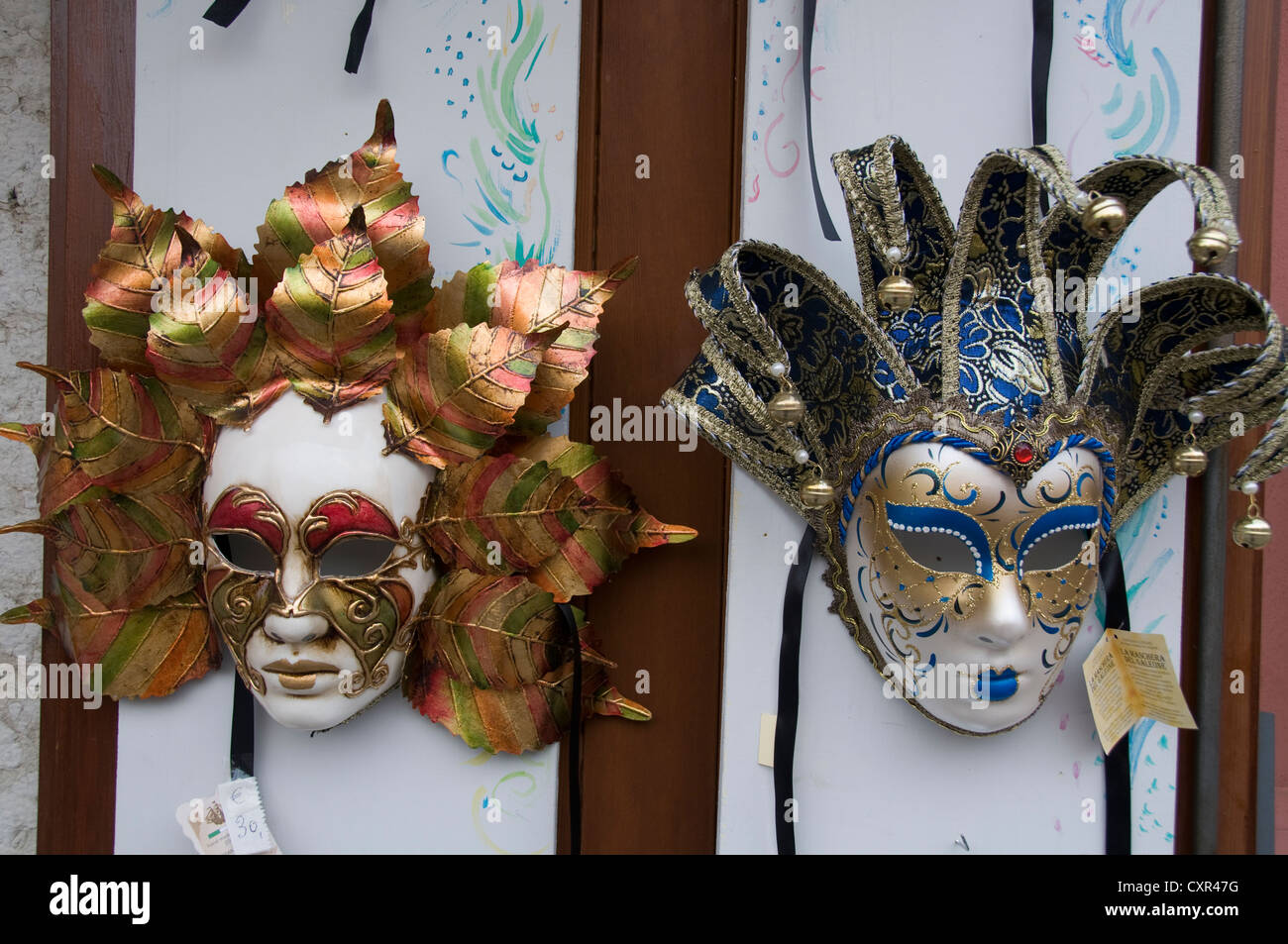 A display of Masquerade Ball Masks and Venetian Masks on sale in the town  of Bardolino, a resort/fishing port in the red wine-growing region on the  ea Stock Photo - Alamy