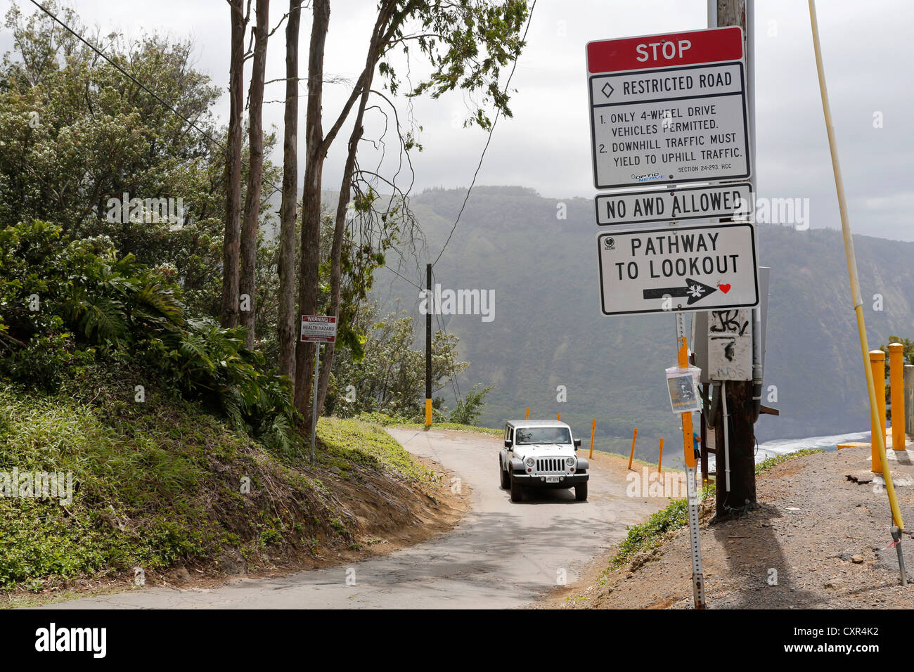 Steep road into Waipio Valley, only for allterrain vehicles, sign, Big Island, Hawaii, USA