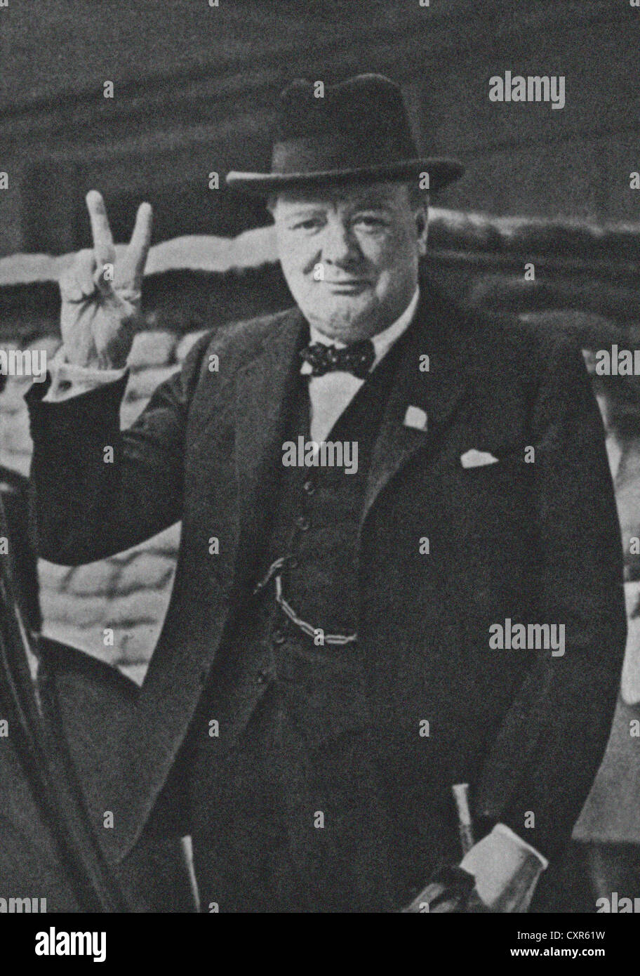 British wartime leader Winston Churchill with his famous V for victory sign. Image from the archives of Press Portrait Service (formerly Press Portait Bureau) 1941 image Stock Photo