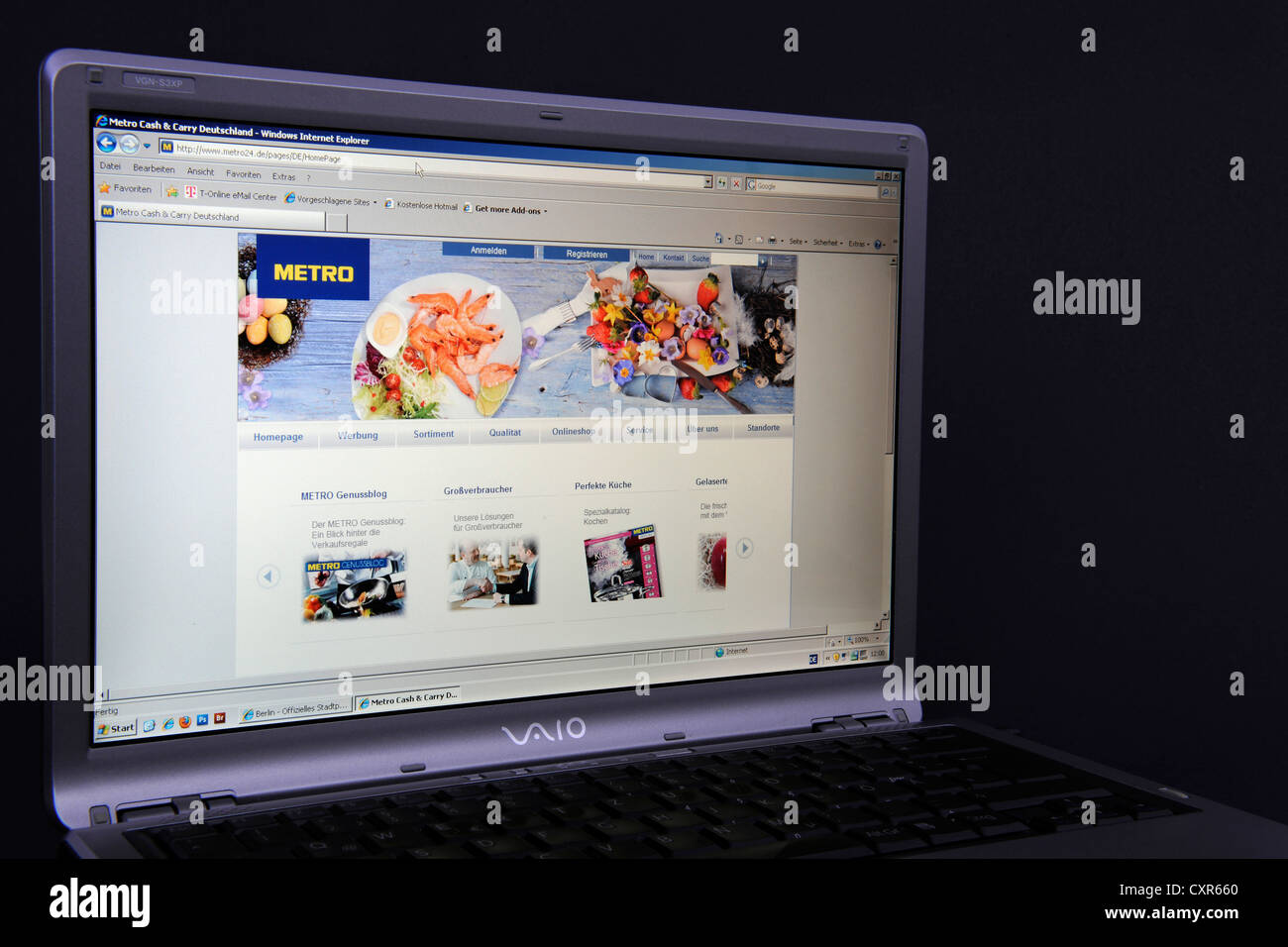 Website, Metro AG webpage on the screen of a Sony Vaio laptop Stock Photo -  Alamy