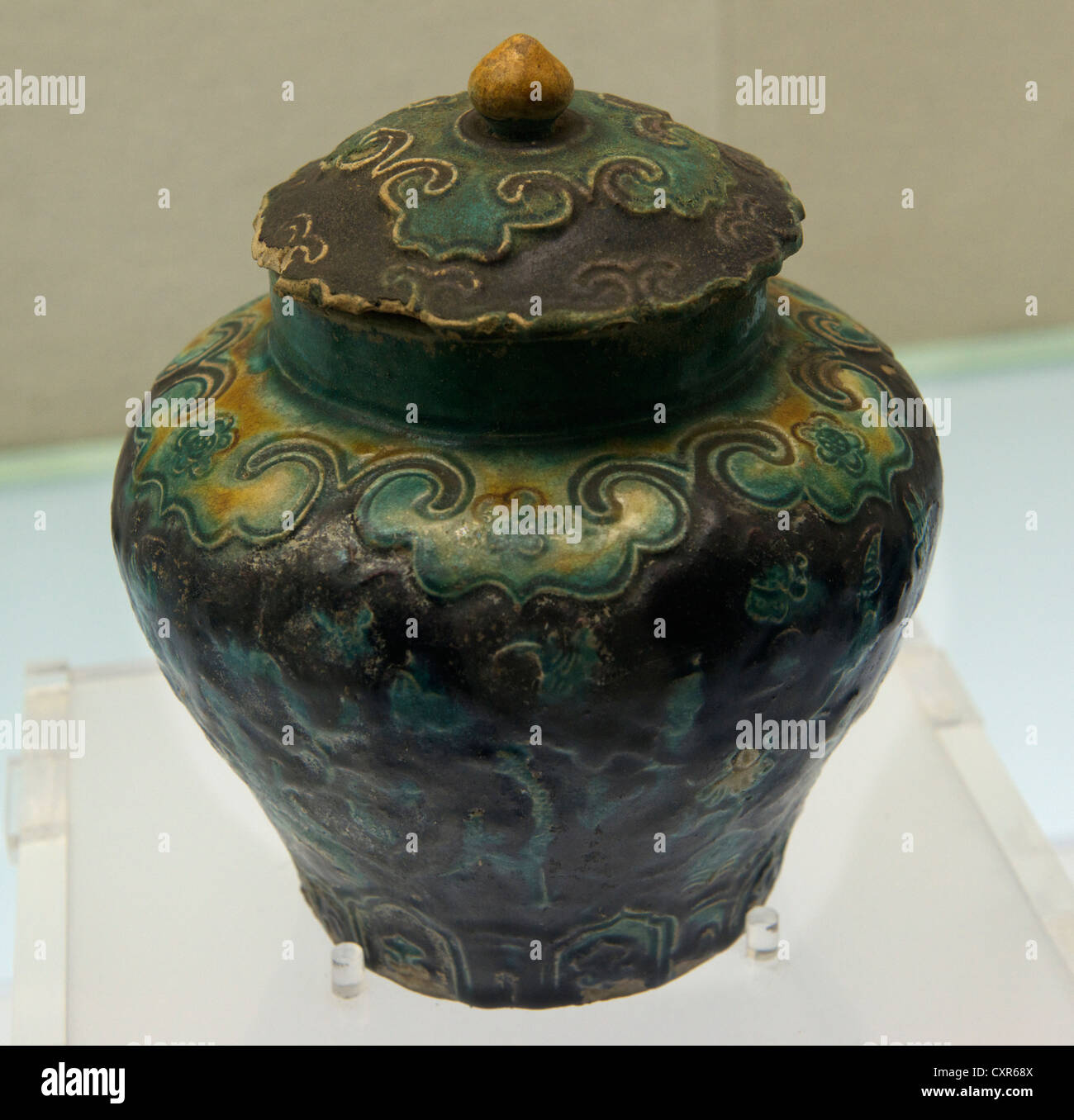 Ceramic Soup Pot Stock Photo - Download Image Now - Ceramics, Cooking Pan,  Porcelain - iStock
