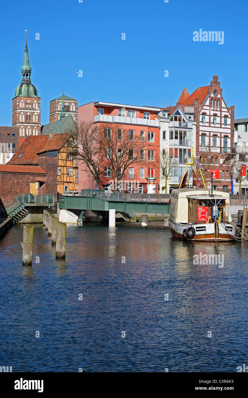 Old brick buildings hi-res stock photography and images - Alamy
