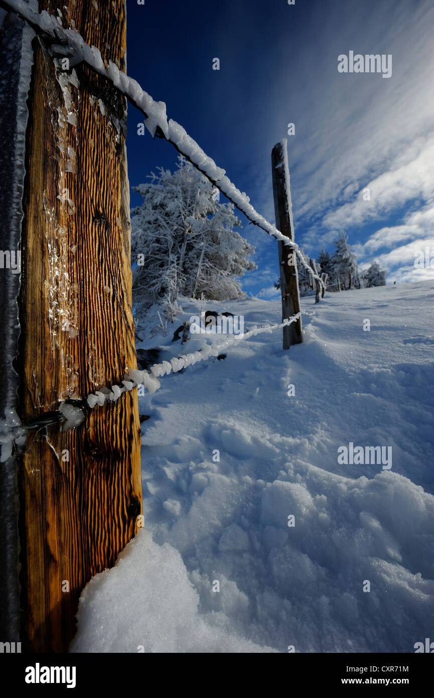 Winter landscape fence hi-res stock photography and images - Alamy