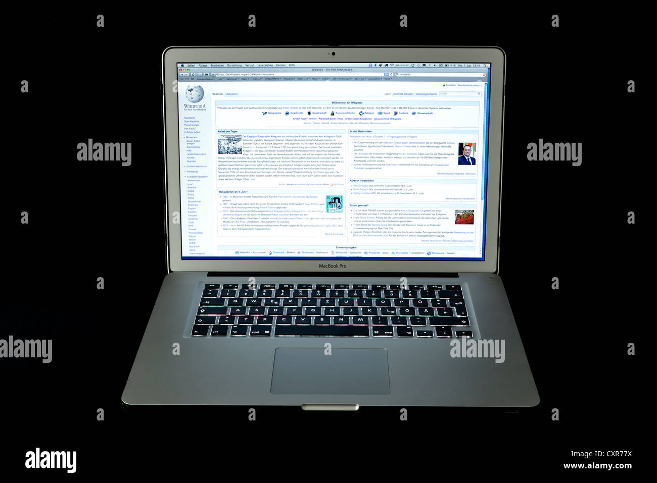 Wikipedia, website, Apple MacBook Pro laptop Stock Photo - Alamy