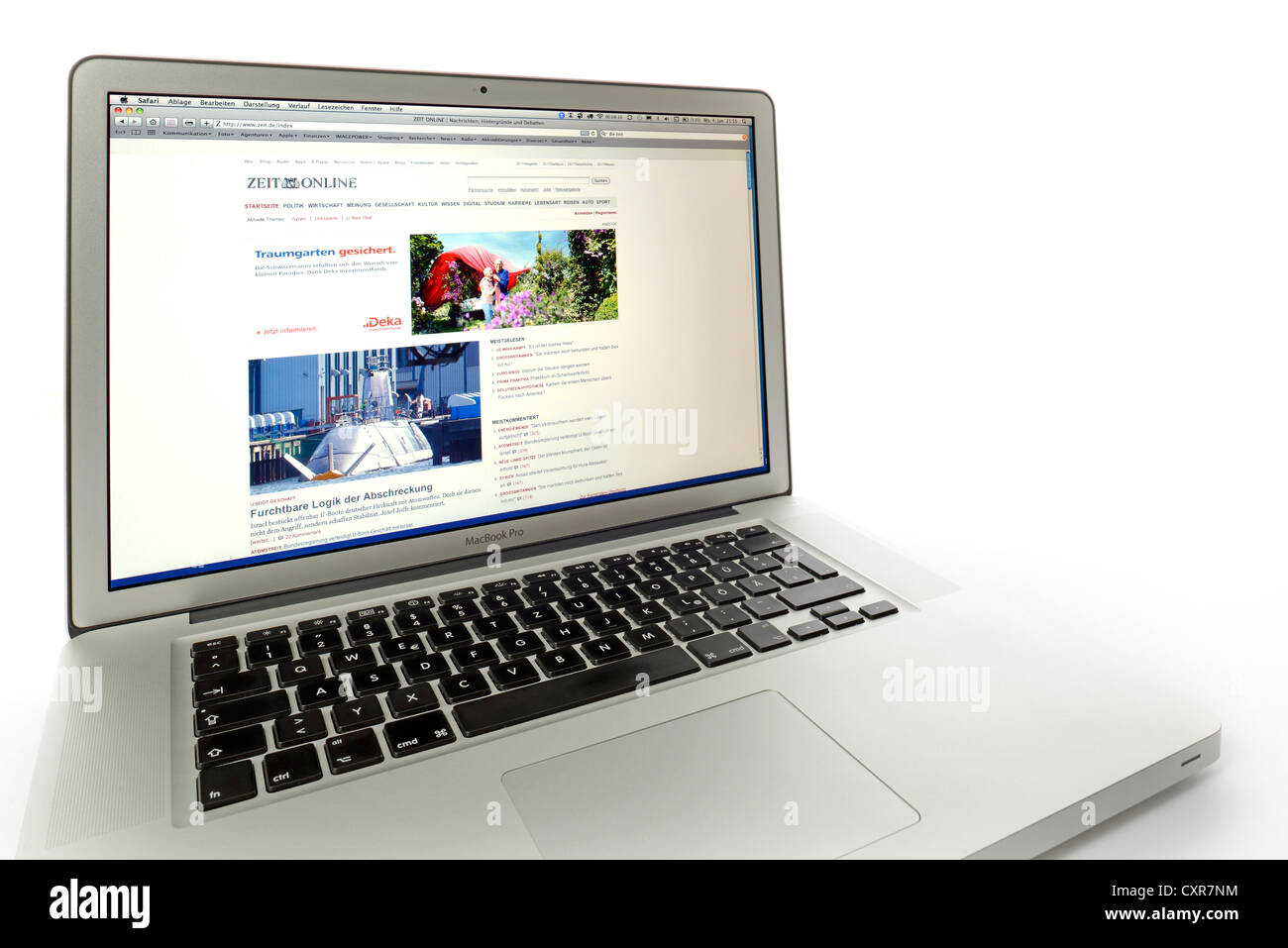 Die Zeit online, newspaper website displayed on the screen of an Apple MacBook Pro Stock Photo