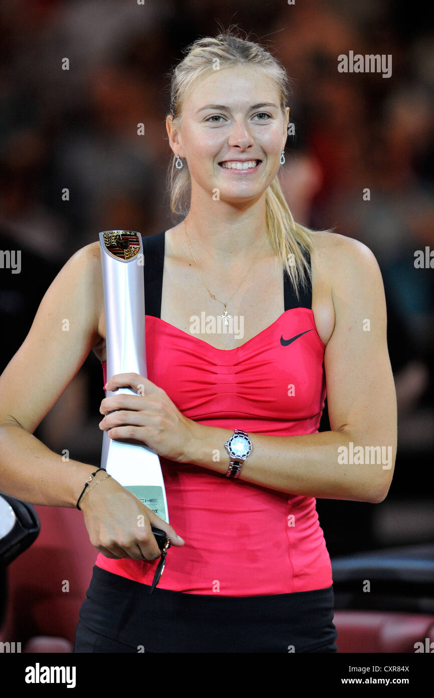 Maria Sharapova, RUS, holding winner's trophy, Porsche Tennis Grand