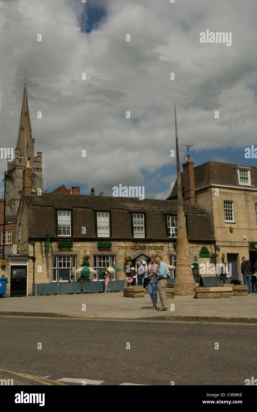 LINCOLNSHIRE; STAMFORD 21ST HOMAGE TO THE TOWN'S ELEANOR CROSS Stock