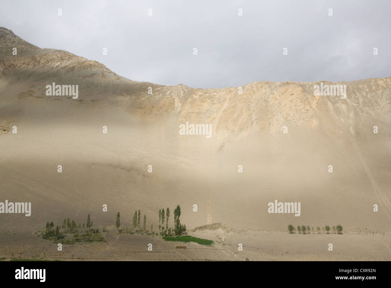 Valley of himalaya hi-res stock photography and images - Alamy