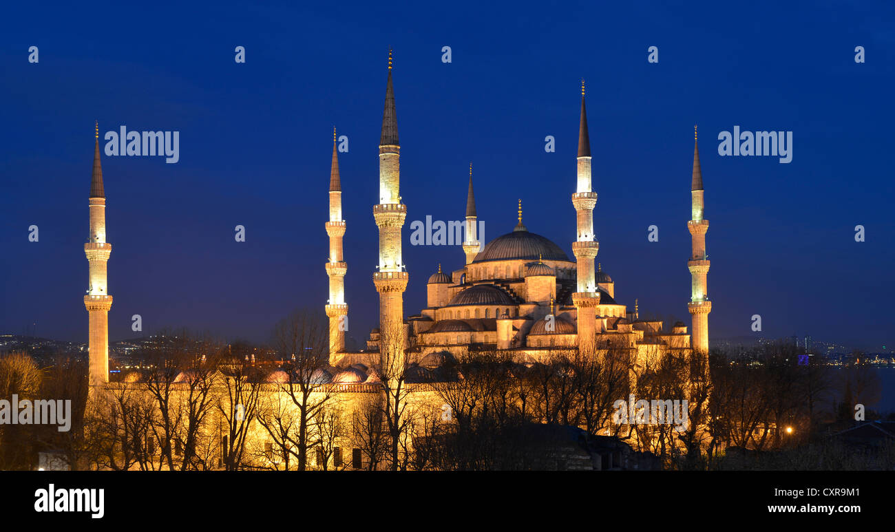 Sultan Ahmed Mosque or Blue Mosque at night, Sultanahmet, a UNESCO ...
