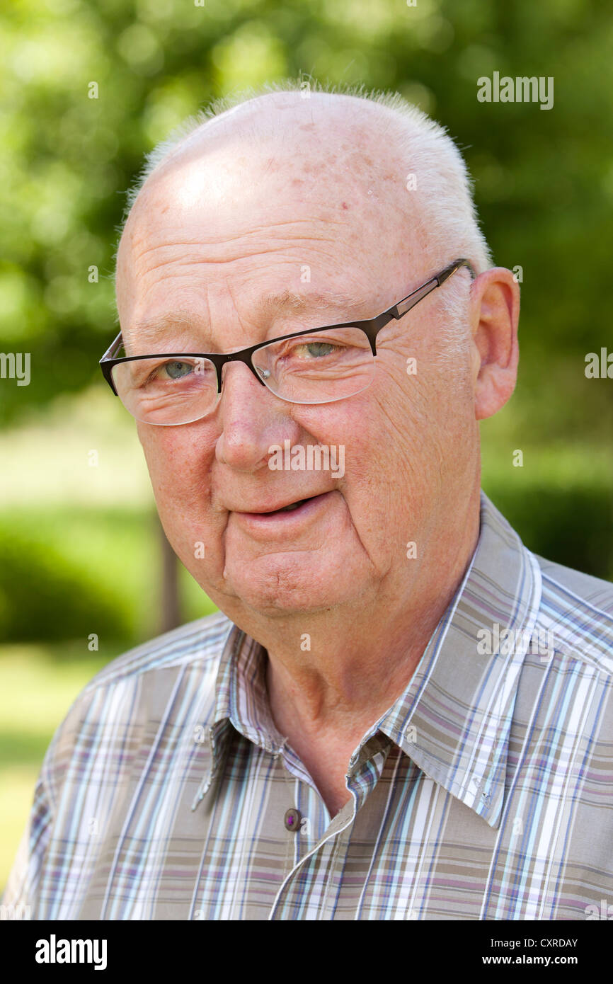 Elderly man, retiree, 70-80 years old, Bengel, Rhineland-Palatinate, Germany, Europe Stock Photo