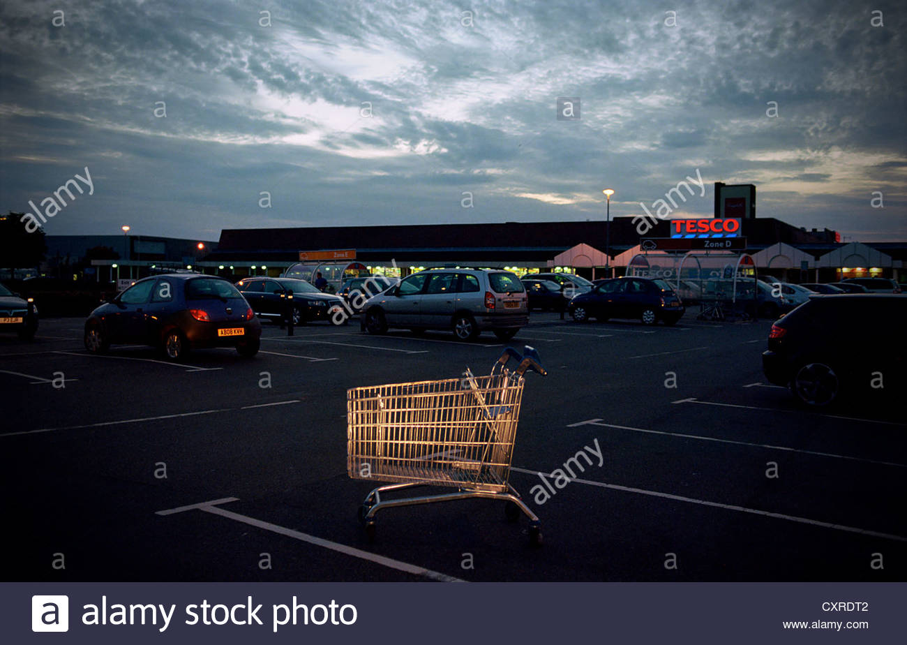 Tesco Car Park Trolley Stock Photos & Tesco Car Park Trolley Stock