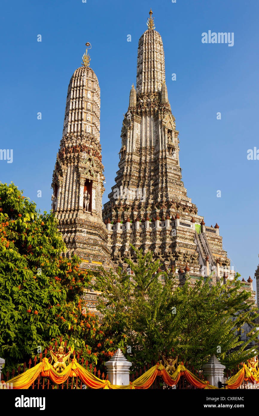 Towers of Wat Arun, Temple of Dawn, Bangkok, capital of Thailand, Southeast Asia, Asia Stock Photo