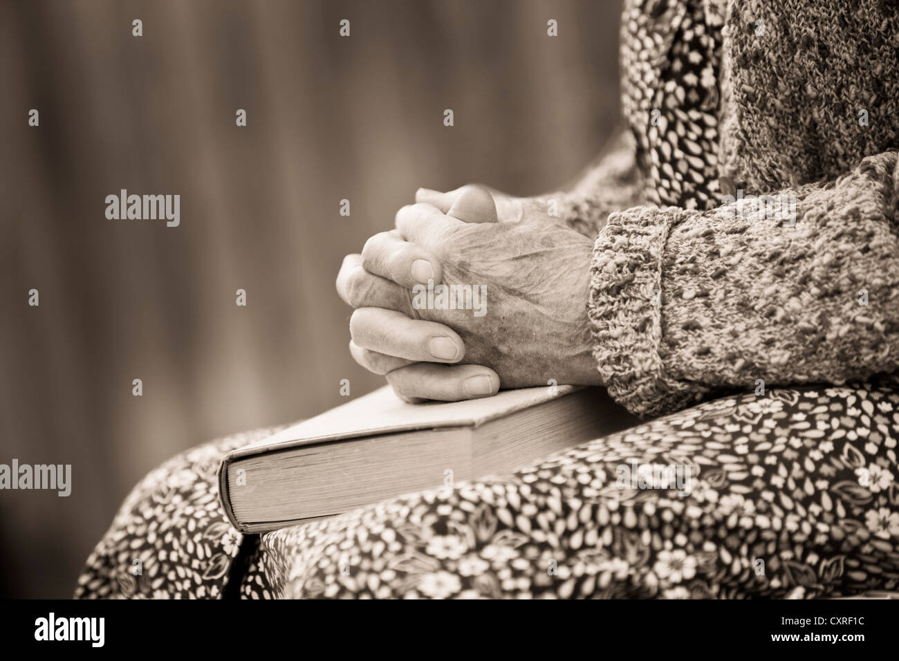 Hands folded on lap hi-res stock photography and images - Alamy
