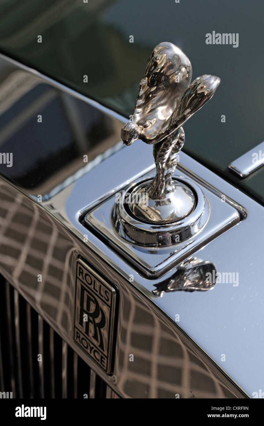 Emily, hood ornament of a Rolls Royce parked in front of the Peninsula  Hotel in Kowloon, Tsim Sha Tsui, Hong Kong, China, Asia Stock Photo - Alamy