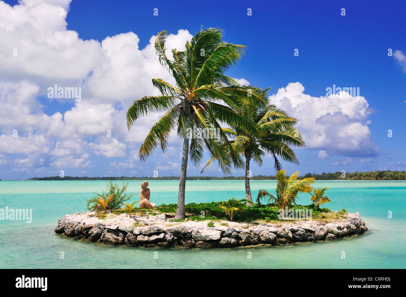 Small island with palm trees, Bora Bora, Leeward Islands, Society Islands, French Polynesia, Pacific Ocean Stock Photo