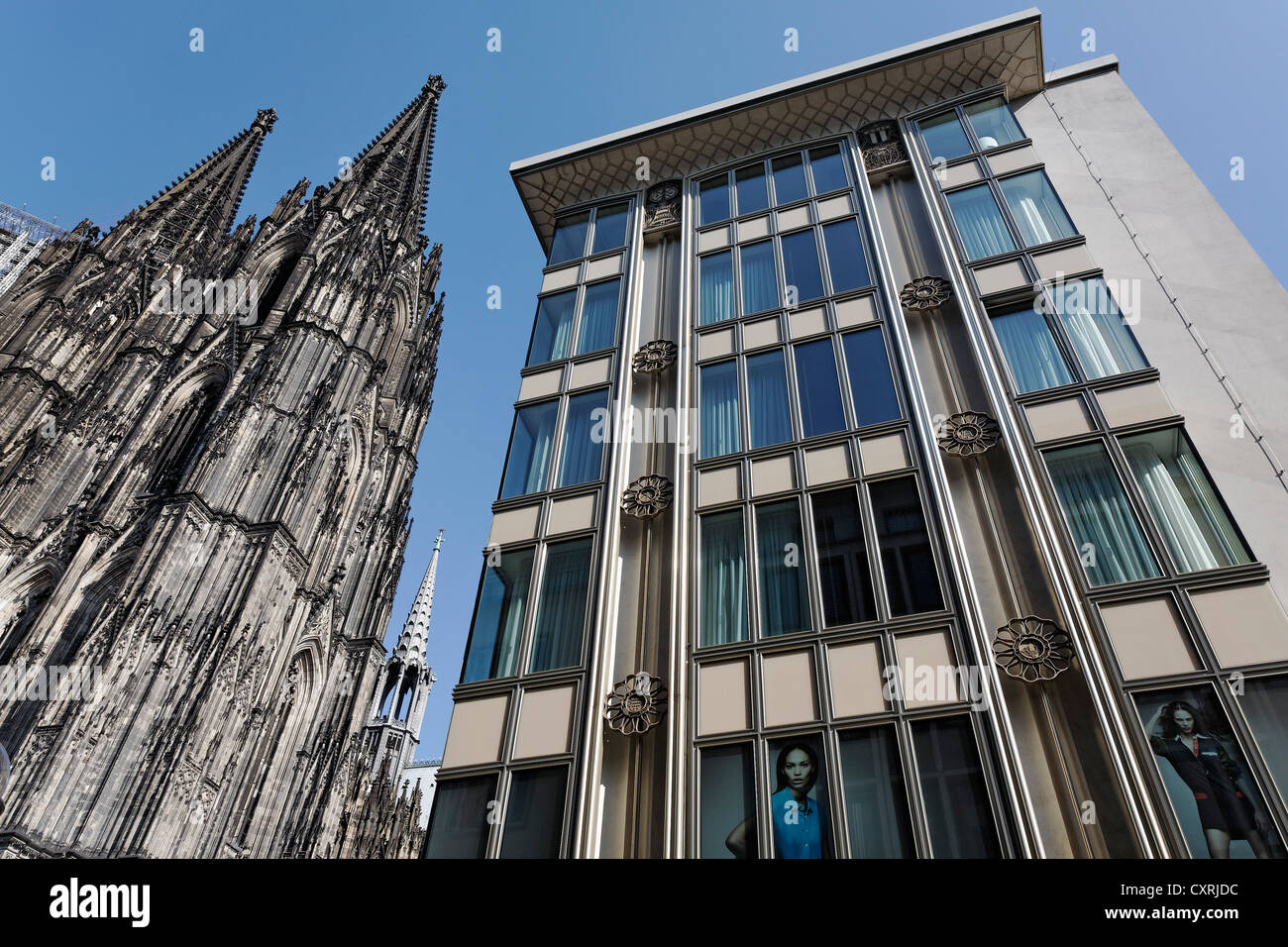 Germany, North Rhine-Westphalia, Cologne, the Louis Vuitton Store at the  Blau-Gold-House near the cathedral. Deutschland, Nordrhein-Westfalen, Koeln  Stock Photo - Alamy