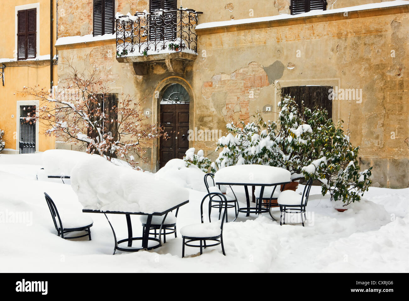 Snow-covered square in Pienza, Tuscany, Italy, Europe Stock Photo