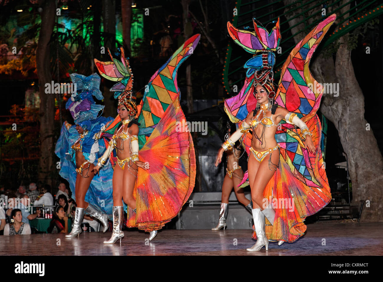 Dancers at the Tropicana open-air nightclub in the suburb of Marianao, La Habana, Havana, Villa San Cristobal de La Habana Stock Photo