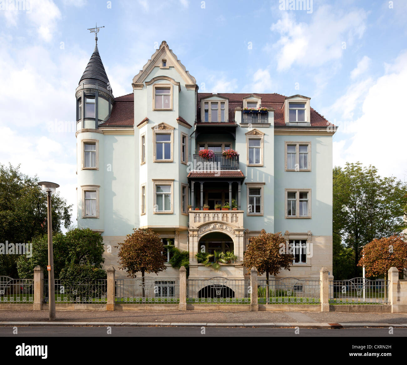 Residential house on Helmholtzstrasse street, mansion, Dresden, Saxony, Germany, Europe, PublicGround Stock Photo