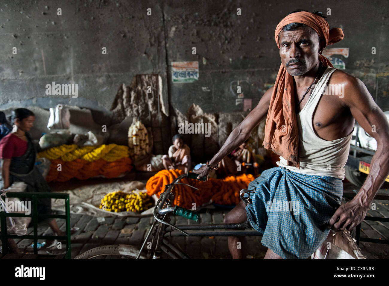 Rickshaw driver, flower market, Howrah Bridge, Kolkata or Calcutta