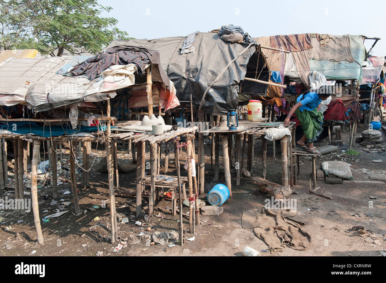 Huts, slum, Shibpur district, Haora or Howrah, Kolkata or Calcutta, West Bengal, East India, India, Asia Stock Photo