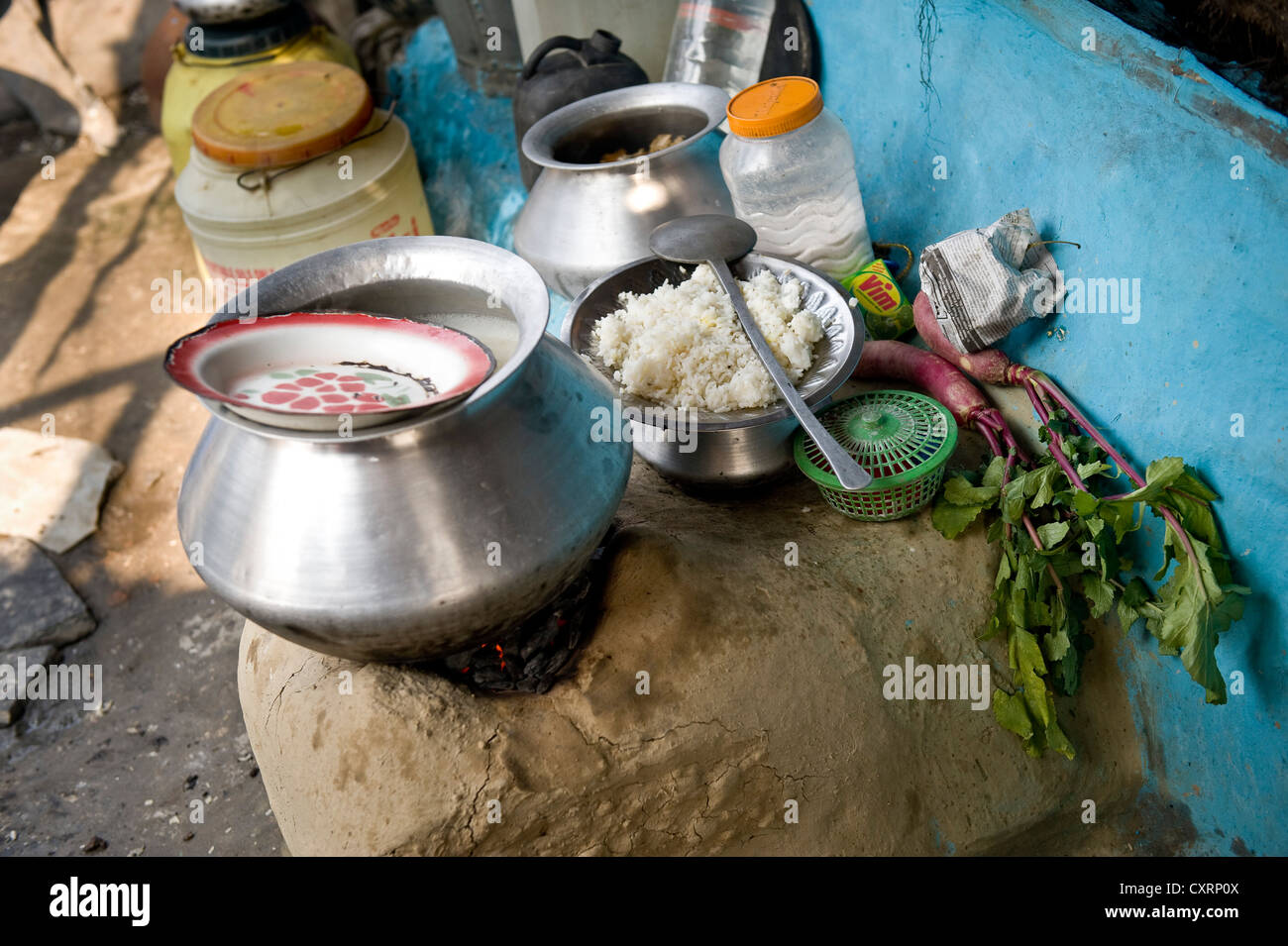 Cooking site, cooking utensils, food, slum hut, Shibpur district, Haora or Howrah, Calcutta, Kolkata, West Bengal, India, Asia Stock Photo