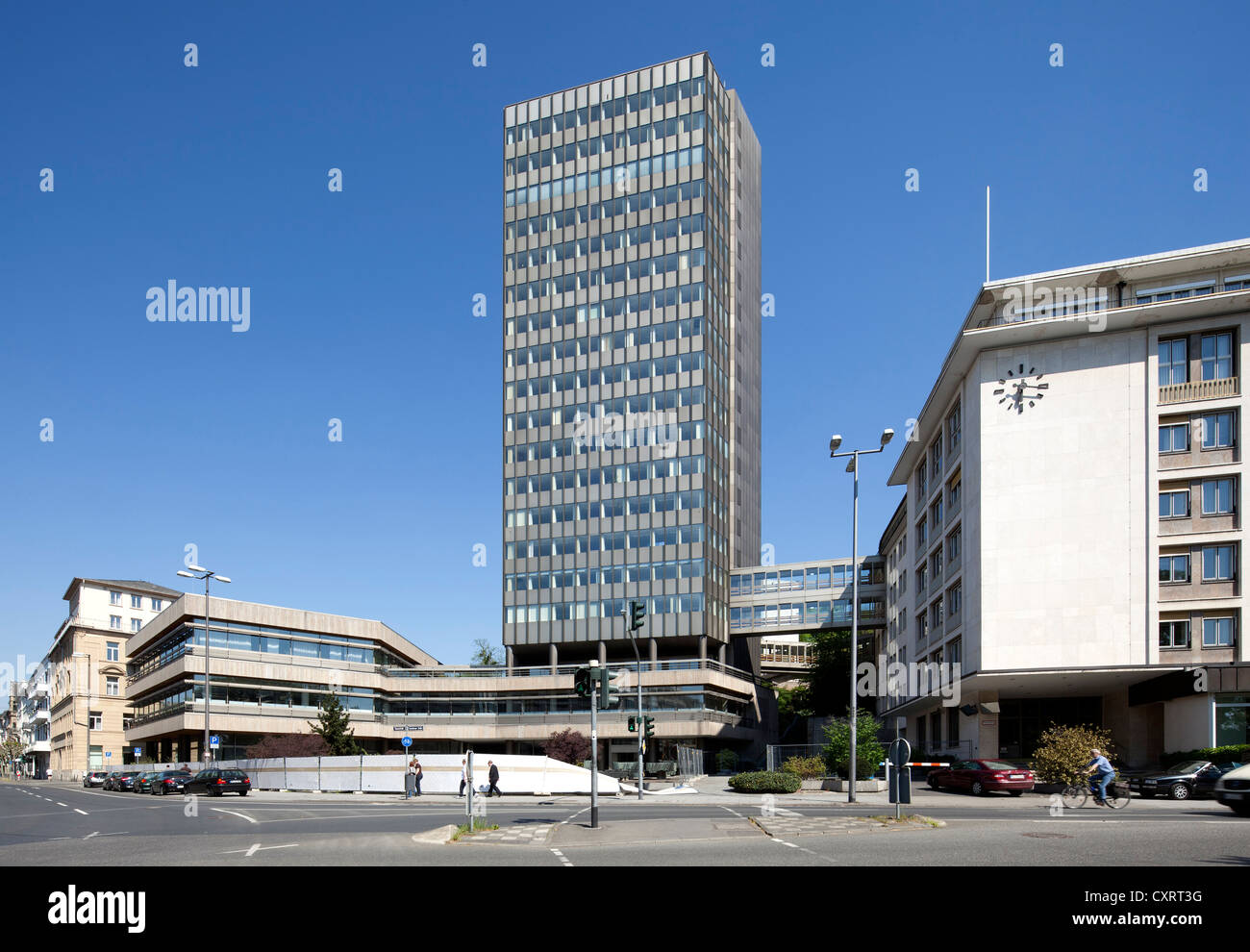 High rise office building hi-res stock photography and images - Alamy