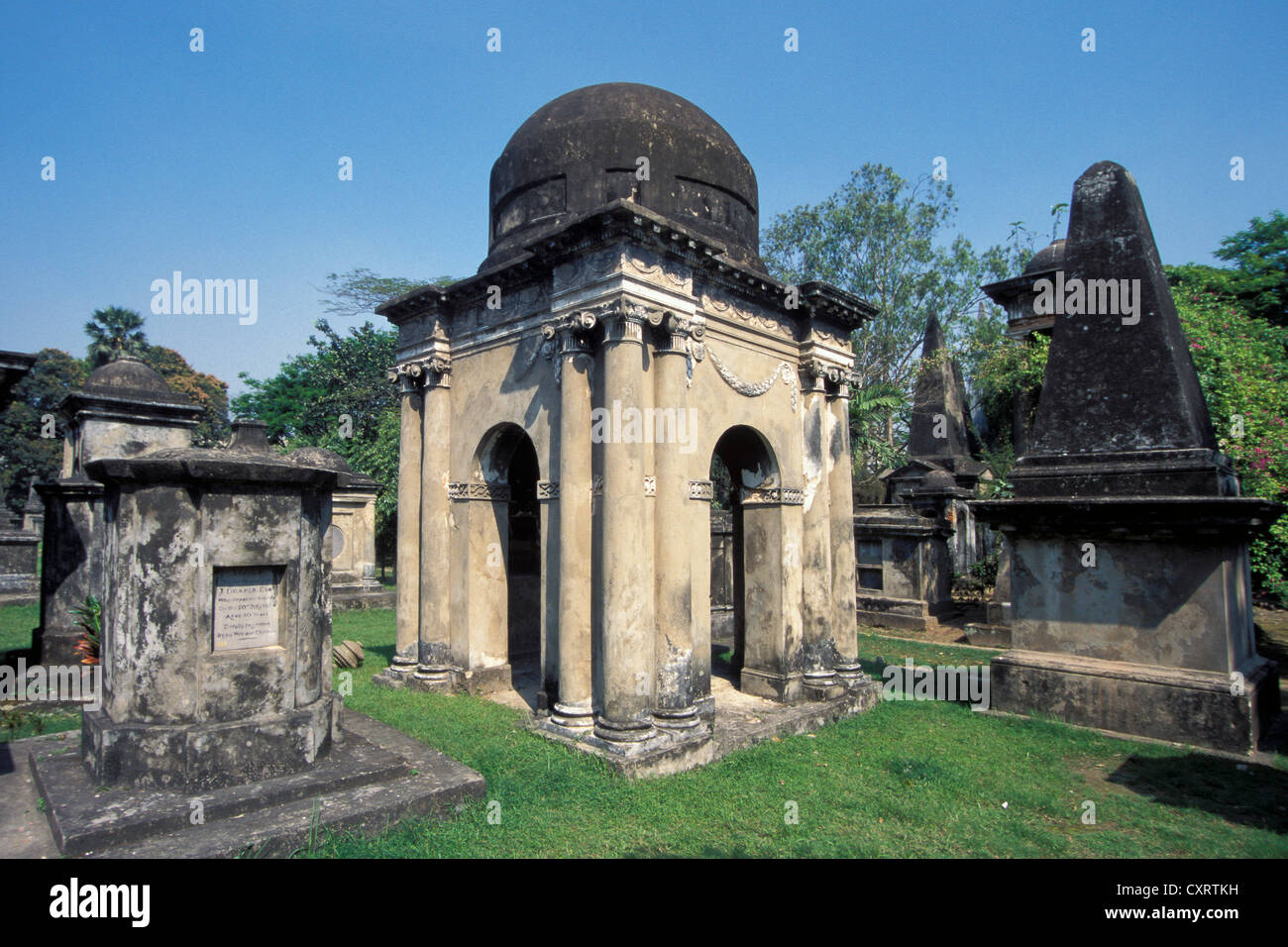 Tomb, grave, monument, British Cemetery, Calcutta, Kolkata, West Bengal ...