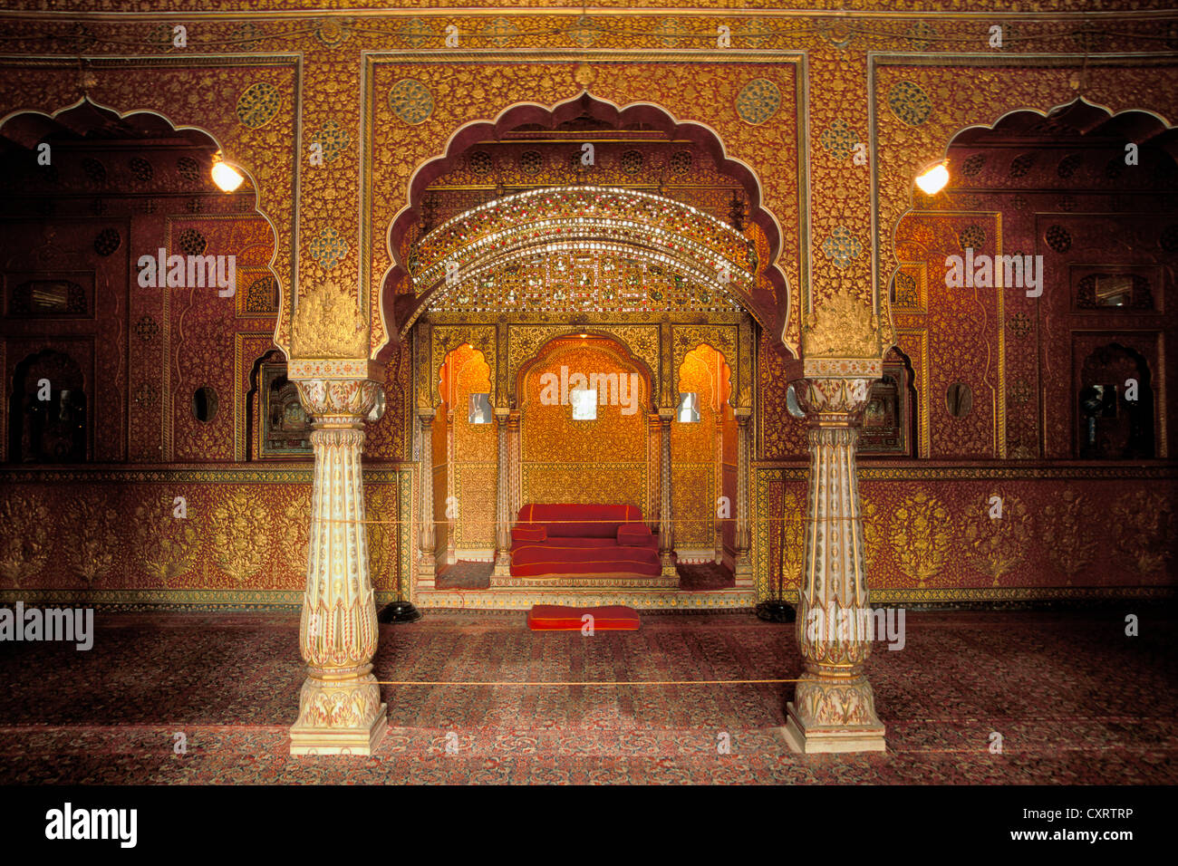 Seat in a niche, private audience hall, Anup Mahal, at Junagarh Fort, City Palace, Bikaner, Rajasthan, North India, India Stock Photo