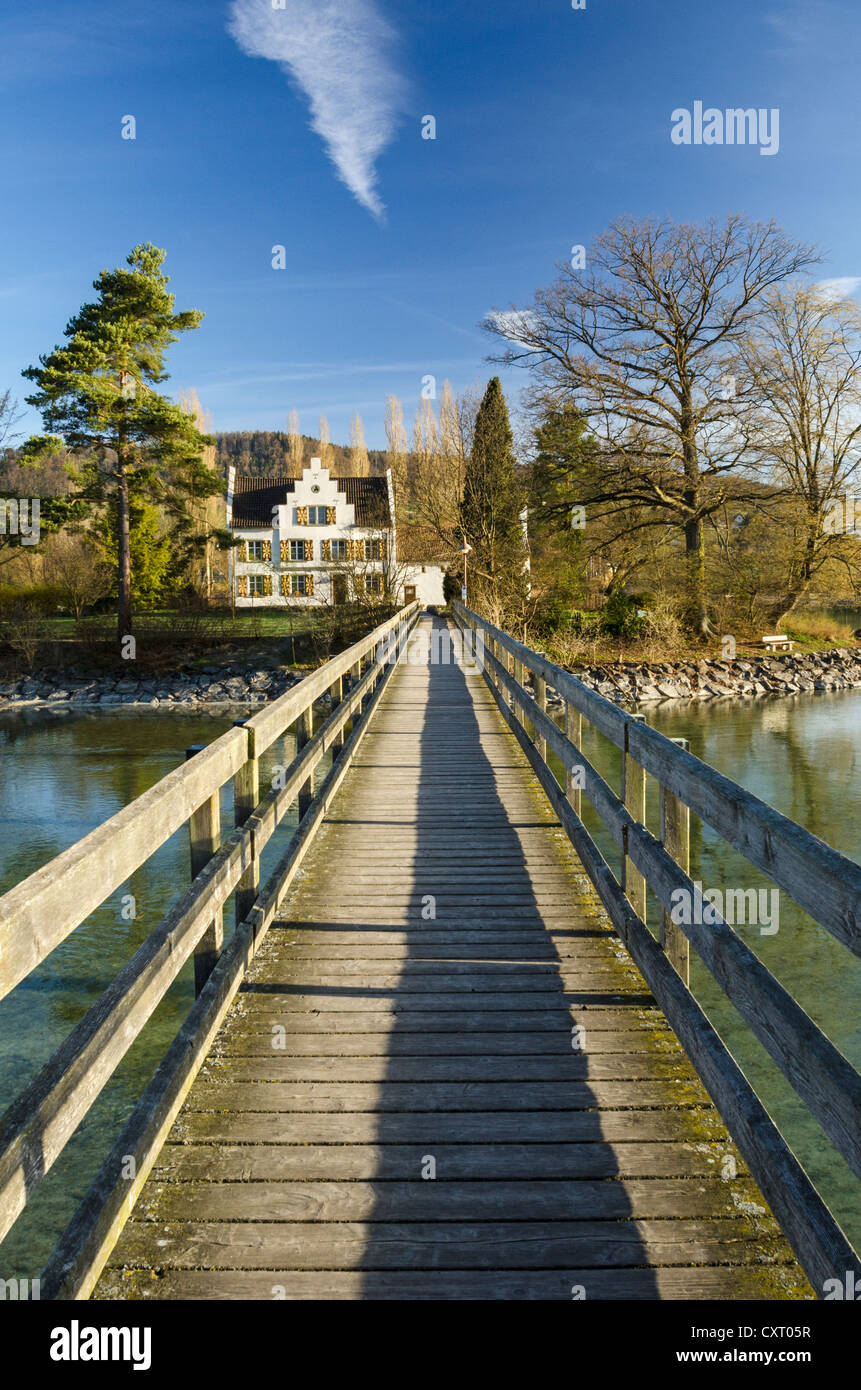 Timber bridge across river hi-res stock photography and images - Alamy