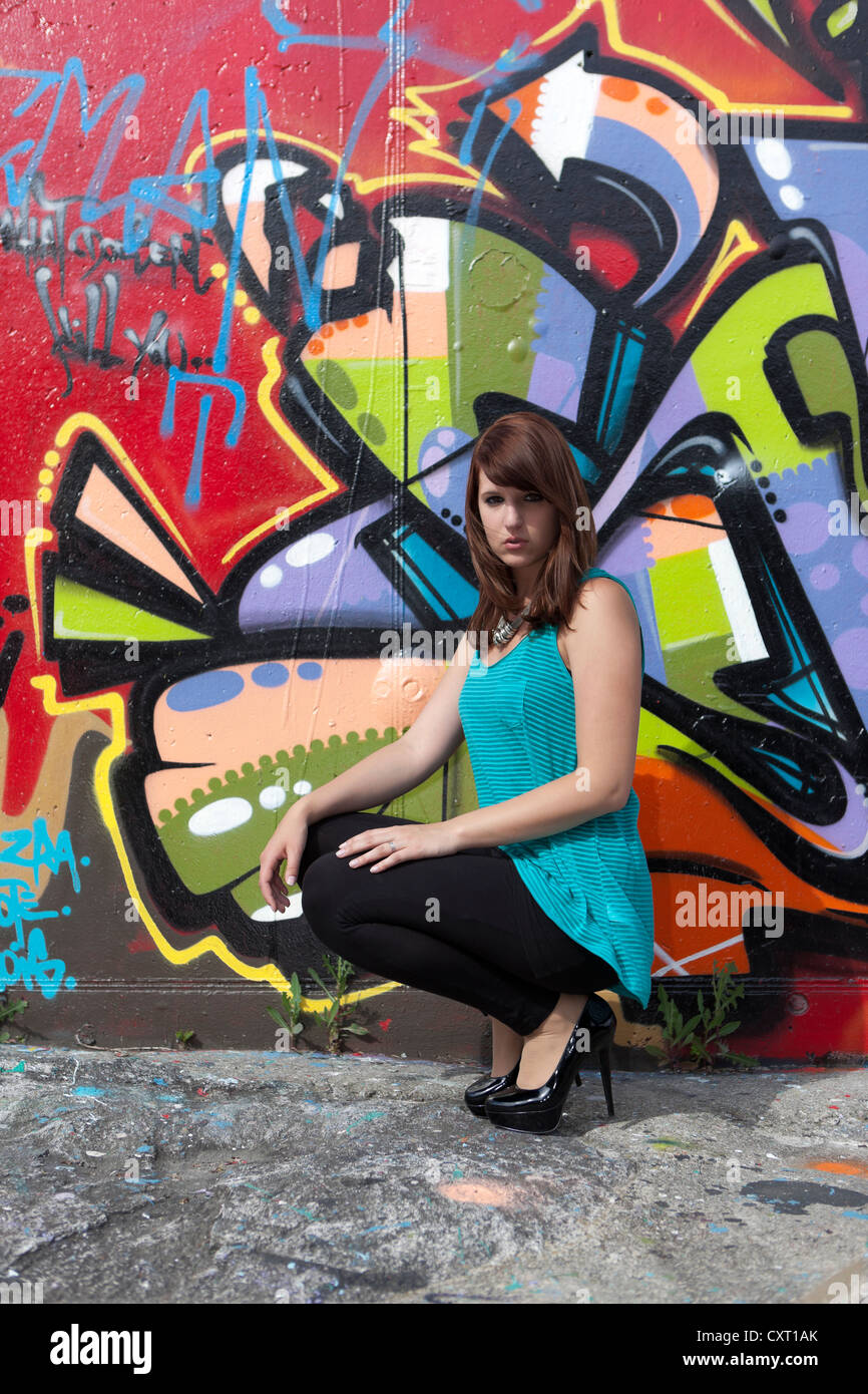 Turquoise leggings hi-res stock photography and images - Alamy