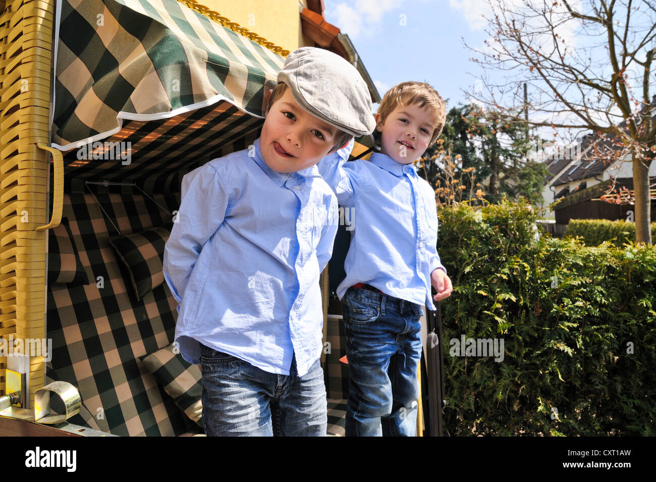 Twin boys, 4 Stock Photo - Alamy
