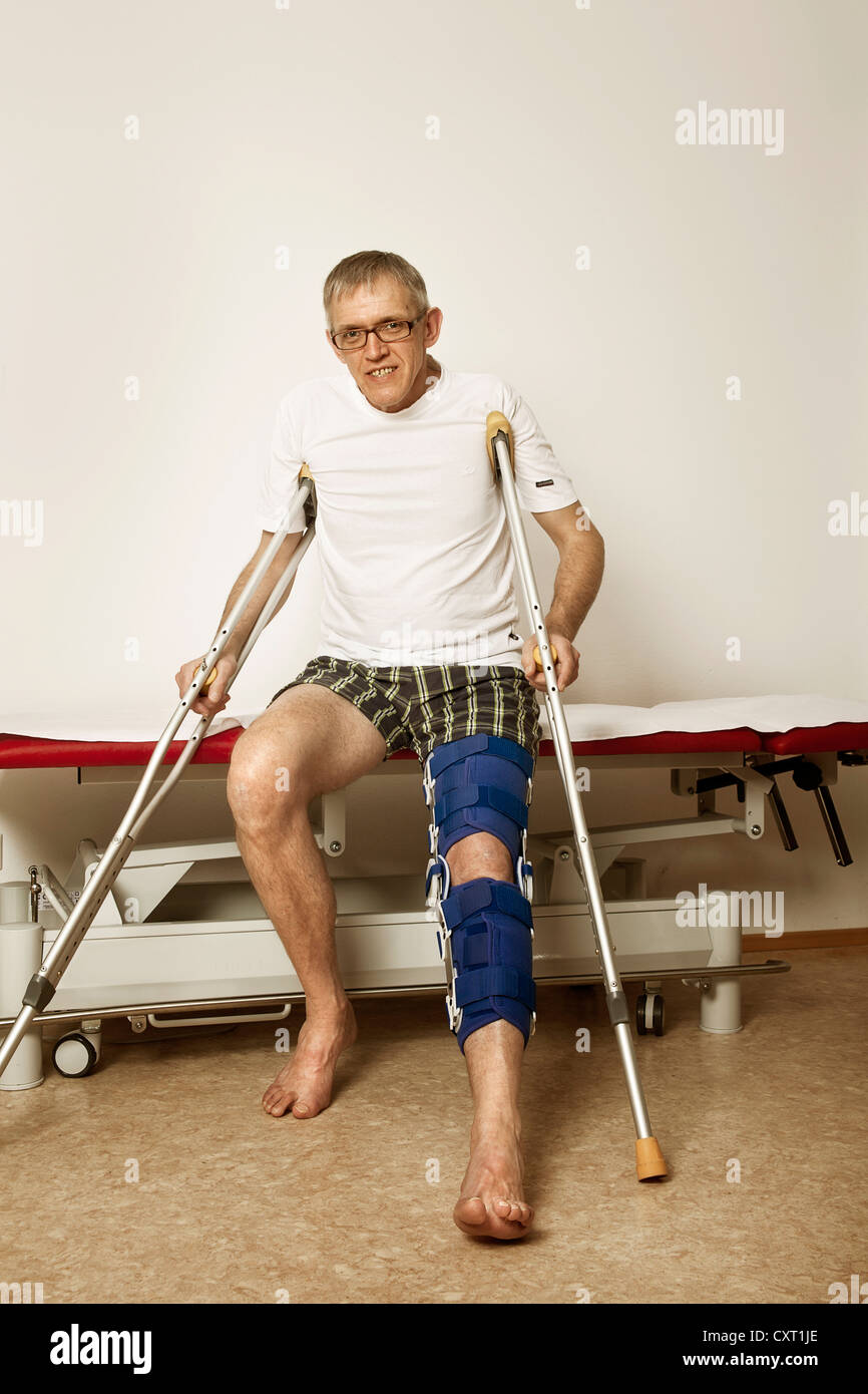 Man wearing a leg brace Stock Photo