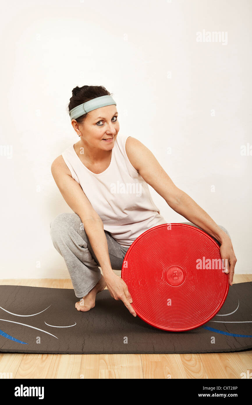 Balance board therapy hires stock photography and images Alamy