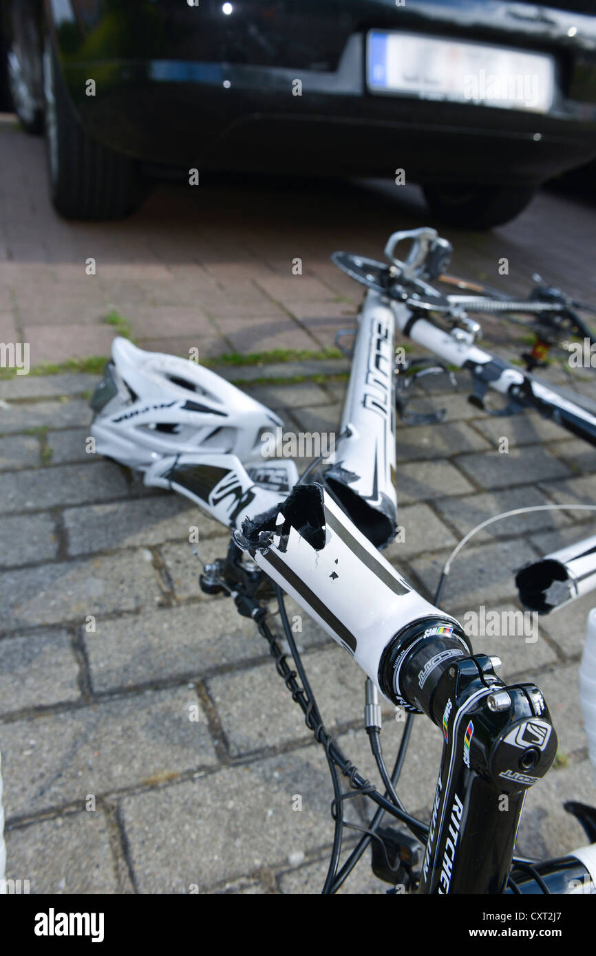 Bicycle accident broken bike frame made of carbon and a severely damaged bicycle helmet Stock Photo Alamy