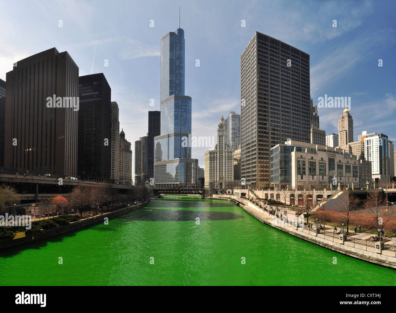 Chicago River is dyed green for St. Patrick's Day. Shadows of bridge  holding crowds of people and flags are imprinted on water surface Stock  Photo - Alamy