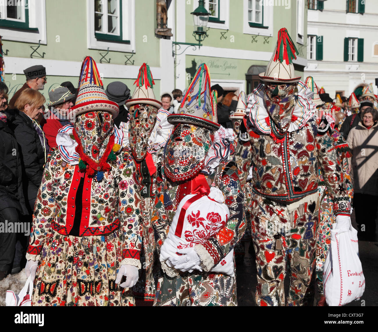 People wearing Flinserl costumes, spring figures of the Ausseer carnival, Carnival in Bad Aussee, Ausseerland, Salzkammergut Stock Photo