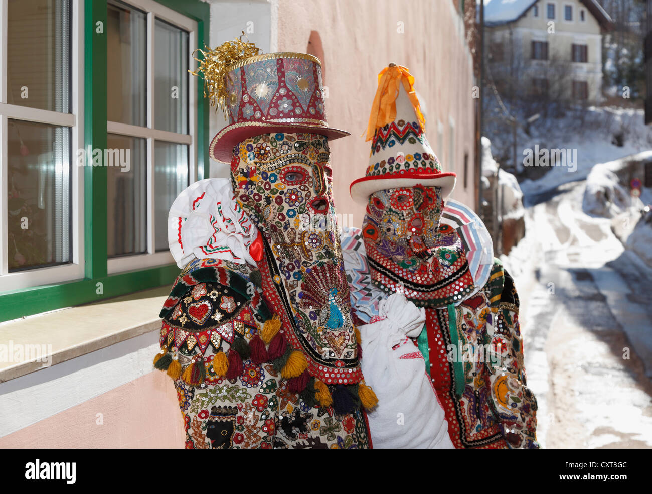 Pair wearing Flinserl costumes, spring figures of the Ausseer carnival, Carnival in Bad Aussee, Ausseerland, Salzkammergut Stock Photo