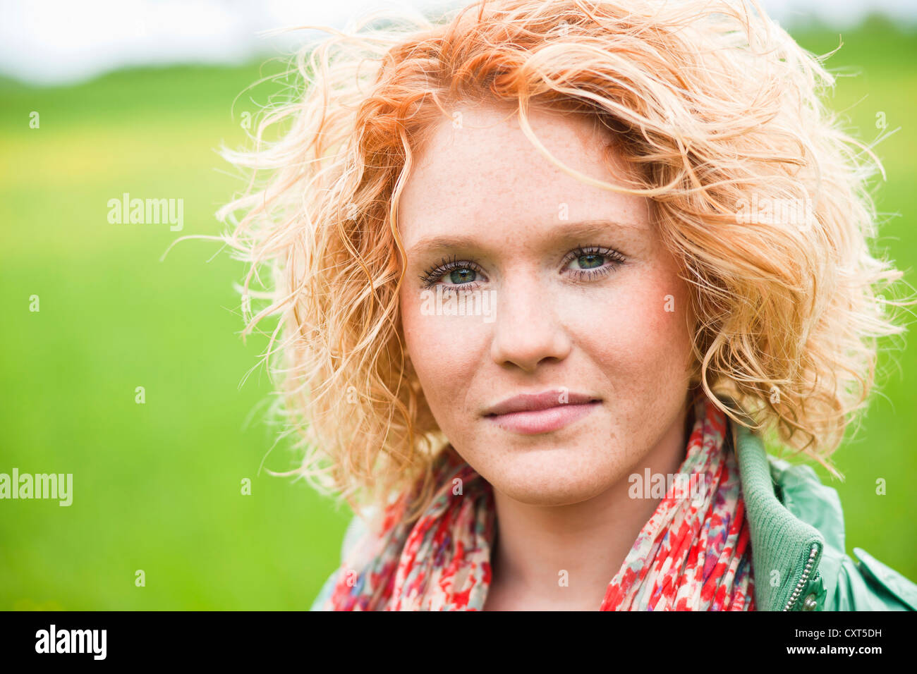 Portrait woman outdoors hi-res stock photography and images - Alamy