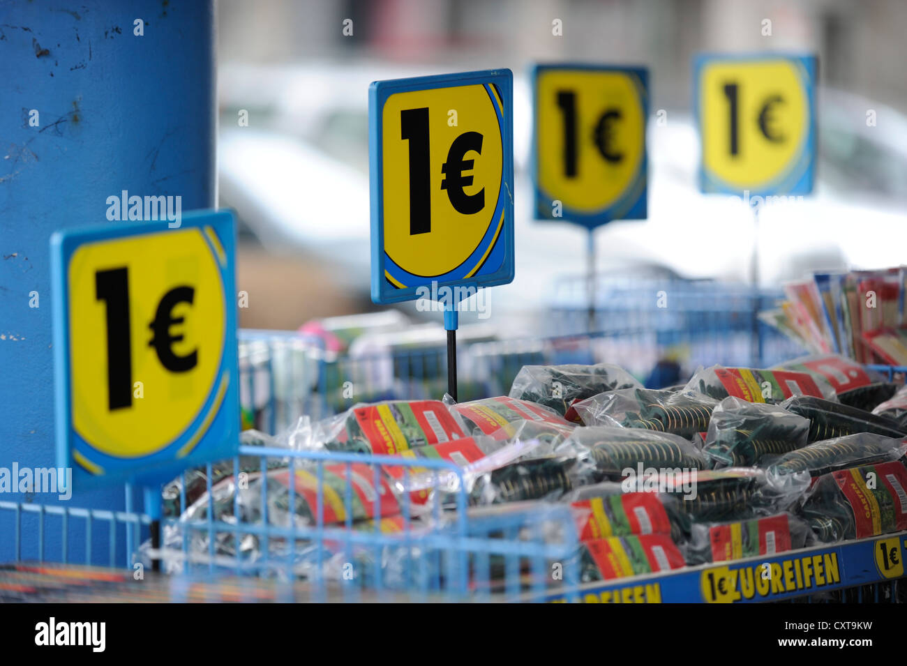 Return Undulate Stern 1 euro store hi-res stock photography and images - Alamy