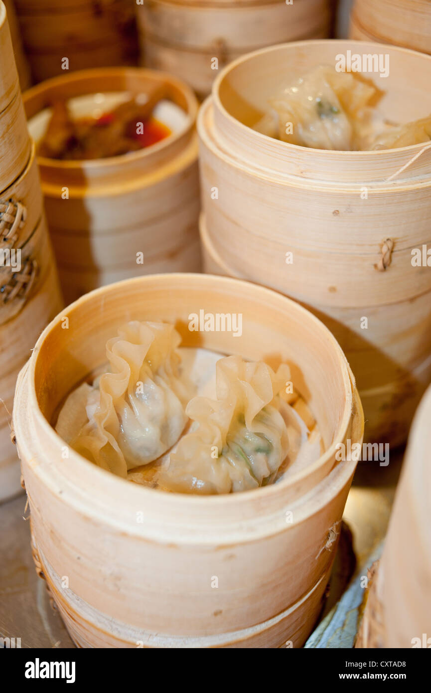Chinese snacks, steamed dumplings Stock Photo Alamy